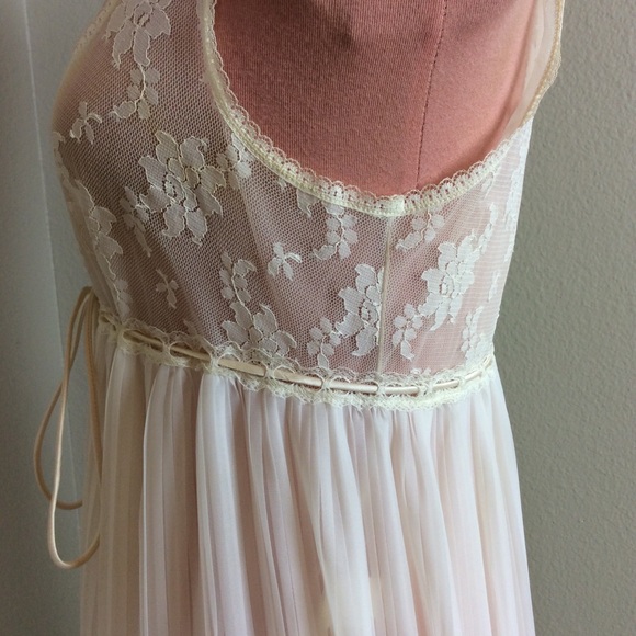 VTG 60s CRYSTAL PLEAT LACE BUST FULL LENGTH GOWN - Picture 6 of 7